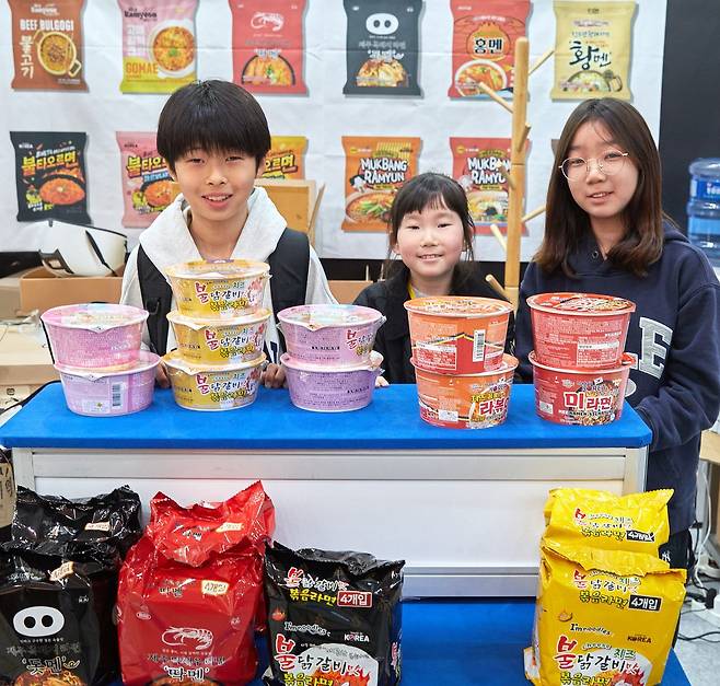 라면박람회에서는 다양한 재료로 만든, 일반 마트에서 쉽게 보기 어려운 제품들을 만날 수 있어 보는 재미가 있다.