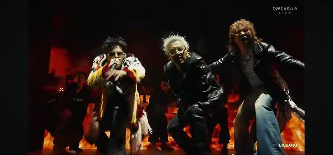 12일(현지시간) 미국 캘리포니아주 인디오에서 열린 코첼라 페스티벌에서 빅뱅이 무대를 펼치고 있다. [코첼라 유튜브 캡처]