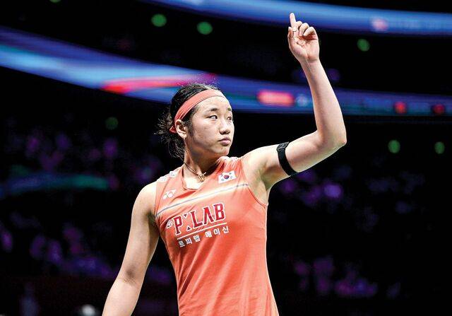 안세영이 12일 중국 닝보 올림픽 스포츠센터에서 열린 2026 아시아배드민턴선수권대회 여자단식 결승에서 왕즈이와 대결하고 있다. 안세영은 접전 끝에 왕즈이를 2대 1로 꺾고 첫 아시아선수권 우승컵을 들어 올렸다. 신화뉴시스