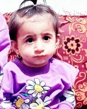 이란 후제스탄주 랑기라트 마을에 사는 3세 여아 에일마 빌키의 생전 모습. 이란 인권단체 헨가우는 빌키가 미국과 이스라엘의 공습으로 크게 다친 지 하루 만인 지난달 13일 사망했다고 밝혔다. 헨가우 제공