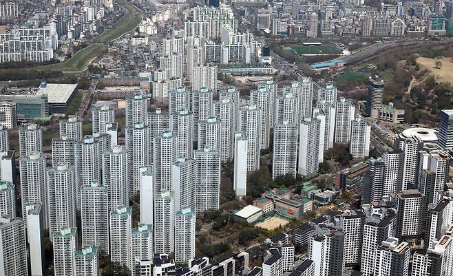 서울 송파구 롯데월드 타워에서 바라본 아파트 단지. [뉴스1]