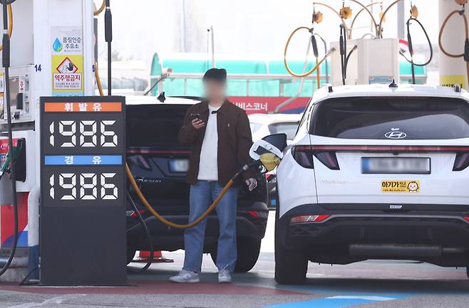 지난 12일 서울의 한 주유소 모습. [연합뉴스]