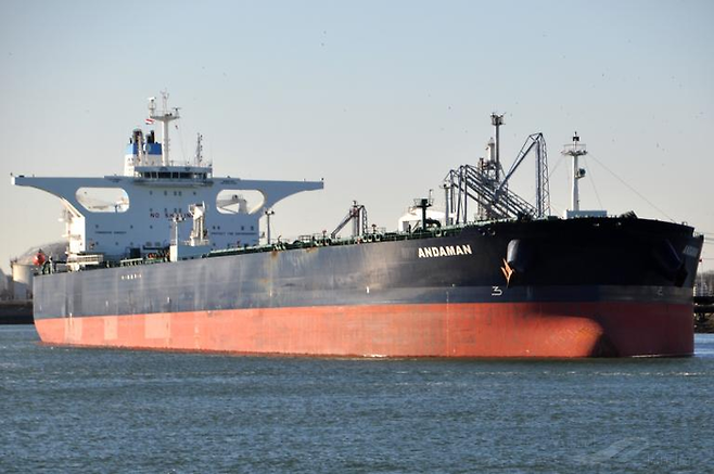 호르무즈 해협을 통과한 유조선 뭄바사 B. [vesselfinder.com]