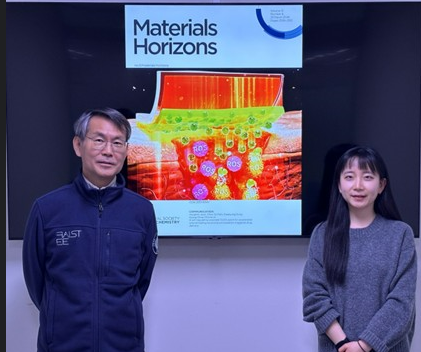 이번 연구를 수행한 최경철(왼쪽) KAIST 전기및전자공학부 교수와 연혜정 박사과정.[KAIST 제공]