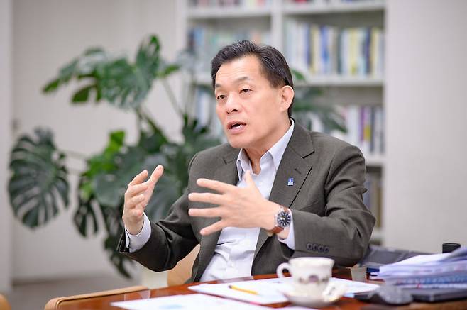 [수원=뉴시스] 이재준 경기 수원시장이 지난 10일 수원시청에서 뉴시스와 인터뷰를 하고 있다. (사진=수원시 제공) 2026.04.13. photo@newsis.com *재판매 및 DB 금지