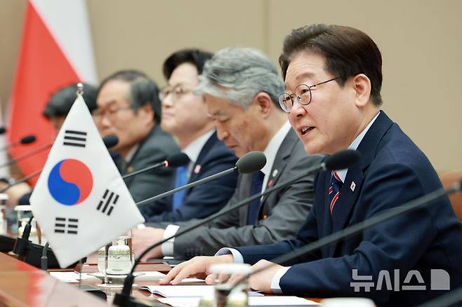 [서울=뉴시스] 고범준 기자 = 이재명 대통령이 13일 청와대에서 열린 한-폴란드 정상회담에서 발언하고 있다. 2026.04.13. bjko@newsis.com