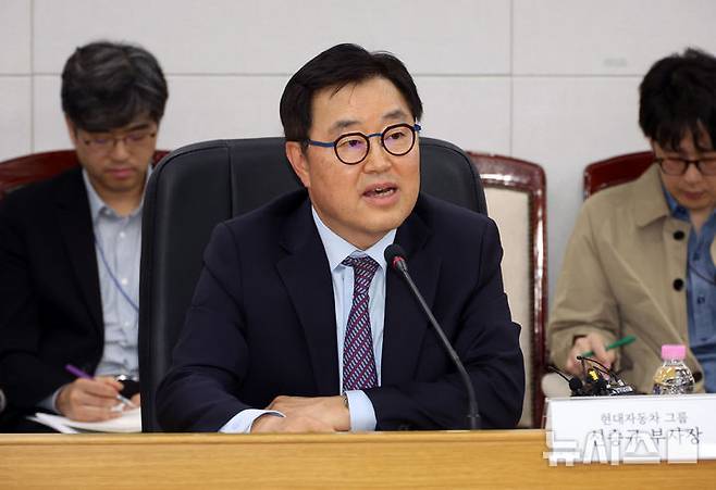 [세종=뉴시스] 강종민 기자 = 신승규 현대자동차 그룹 부사장이 13일 세종시 정부세종청사에서 열린 새만금 투자지원 TF 킥오프 회의에서 새만금 투자계획을 발표하고 있다. 2026.04.13. ppkjm@newsis.com