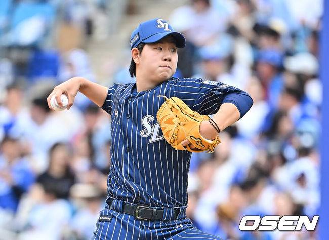 [OSEN=대구, 이석우 기자] 12일 대구삼성라이온즈파크에서 2026 신한 SOL KBO 리그 삼성 라이온즈와 NC 다이노스의 경기가 열렸다. 홈팀 삼성은 원태인이, 방문팀 NC는 토다가 선발 출전했다. 삼성 라이온즈 장찬희가 역투하고 있다. 2026.04.12 / foto0307@osen.co.kr