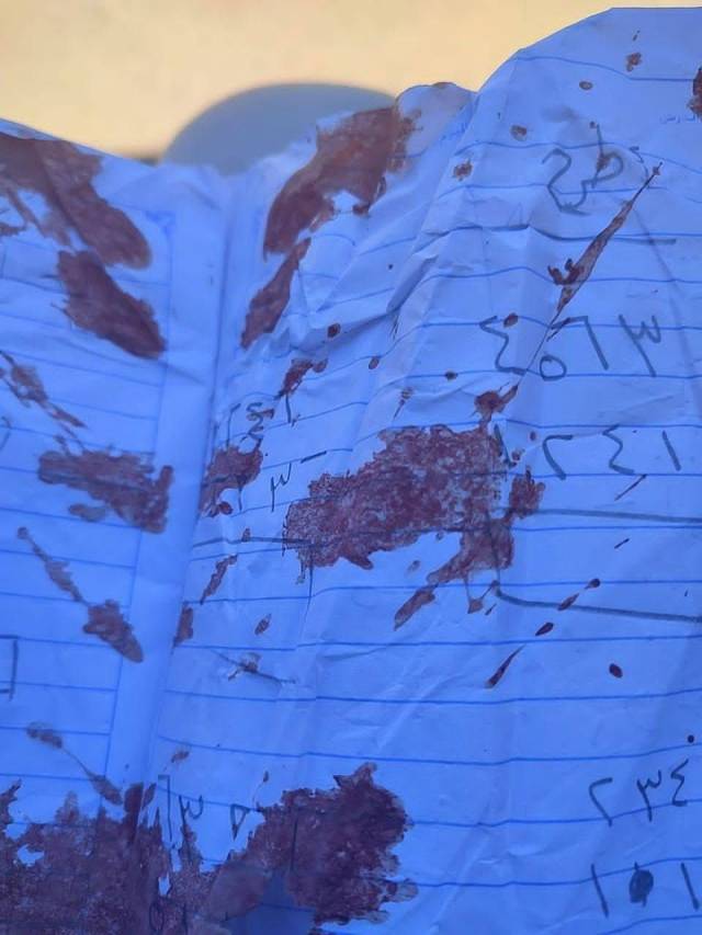 ▲팔레스타인 작가 모사브 아부 토하(Mosab Abu Toha)가 4월 11일 자신의 X 계정에 게시한 사진. 10일 가자지구 북부에서 이스라엘군 총격으로 사망한 9세 소녀 리타지 리한(Ritaj Rihan)의 공책사진을 발견했다고 밝혔다. ⓒX(@MosabAbuToha)