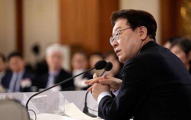 이재명 대통령이 9일 청와대에서 열린 국민경제자문회의 제1차 전체 회의에서 발언하고 있다. 2026.4.9. 청와대통신사진기자단