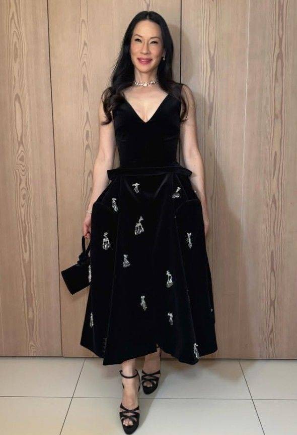 배우 루시 리우(57)는 지난 11일 미국 피플과의 인터뷰에서 약 30년 전 잘못된 암 진단을 받아 불필요한 수술을 받았다고 고백했다. 루시 리우 인스타그램 캡처