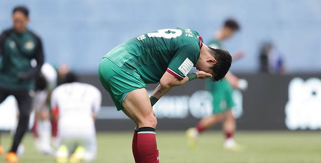 대전 공격수 유강현이 12일 강원에게 패한 뒤 괴로워하고 있다. 프로축구연맹 제공