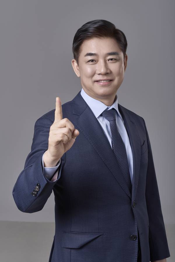 더불어민주당 성남시장 후보로 최종 확정된 김병욱 전 청와대 정무비서관(재선 국회의원). /김병욱 캠프 제공