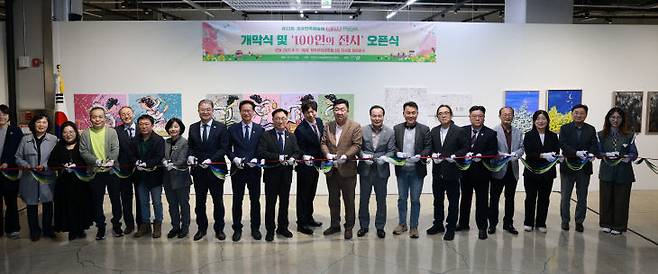 청주민족예술제가 18~19일 문화제조창서 야외행사를 개최한다. 사진은 전시 개막식 모습.(사진=청주시 제공)