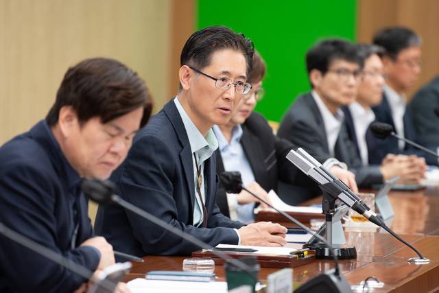 황명석 경북도지사 권한대행이 14일 도청에서 '대구·경북 행정통합 대책회의'를 주재하고 있다. 경북도 제공