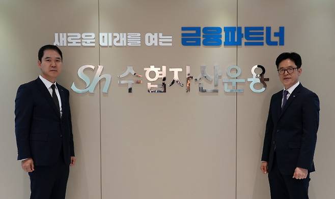 신학기 Sh수협은행장(왼쪽)과 김윤호 Sh수협자산운용 신임 대표이사 / 제공=Sh수협은행