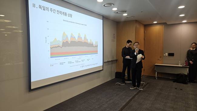 이경훈 전기위원회 사무국장이 14일 서울 중구 서울스퀘어에서 열린 전기화 시대의 그리드코드와 전력 거버넌스 고도화 토론회에서 발언하고 있다. /장현우 수습 기자