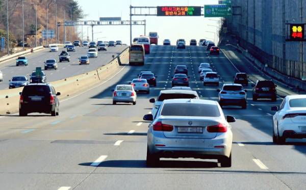 정부가 차량 5부제 보험료 할인 특약 도입을 추진하면서 손해보험사들이 수익성 악화를 우려하고 있다./사진=미디어펜 김상문 기자