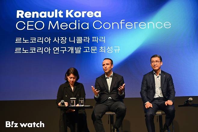 니콜라 파리 르노코리아 CEO가 14일 그랜드 하얏트 서울에서 열린 미디어 간담회에서 미래 전략을 발표하고 있다./사진=이명근 기자 qwe123@