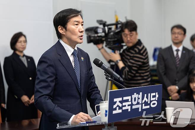 조국 조국혁신당 대표가 14일 서울 여의도 국회에서 6.3 국회의원 재보궐선거 평택을 출마 기자회견을 하고 있다. 2026.4.14 ⓒ 뉴스1 이승배 기자