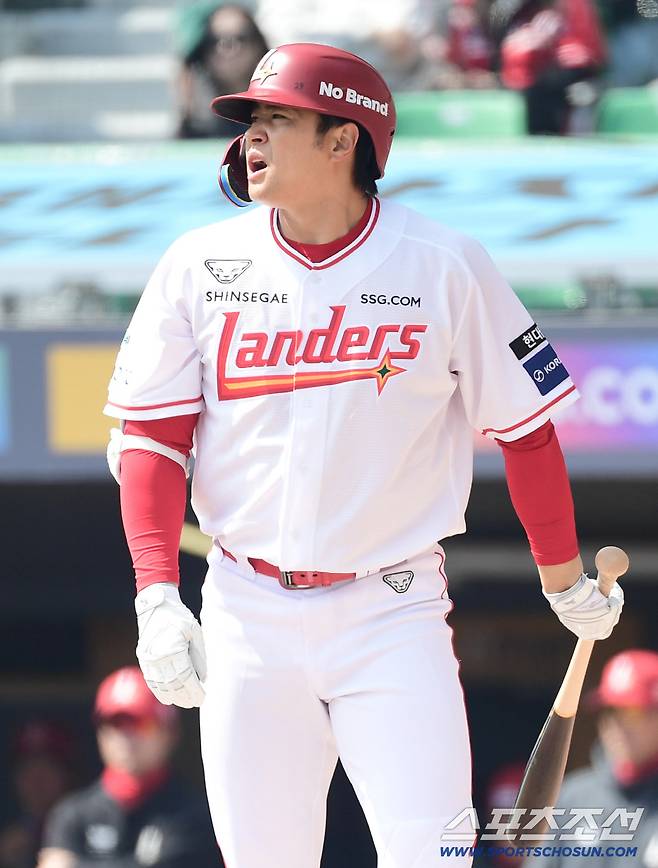 17일 인천 SSG랜더스필드에서 열린 KBO리그 SSG와 삼성의 경기. 타격하는 SSG 김재환. 인천=송정헌 기자songs@sportschosun.com