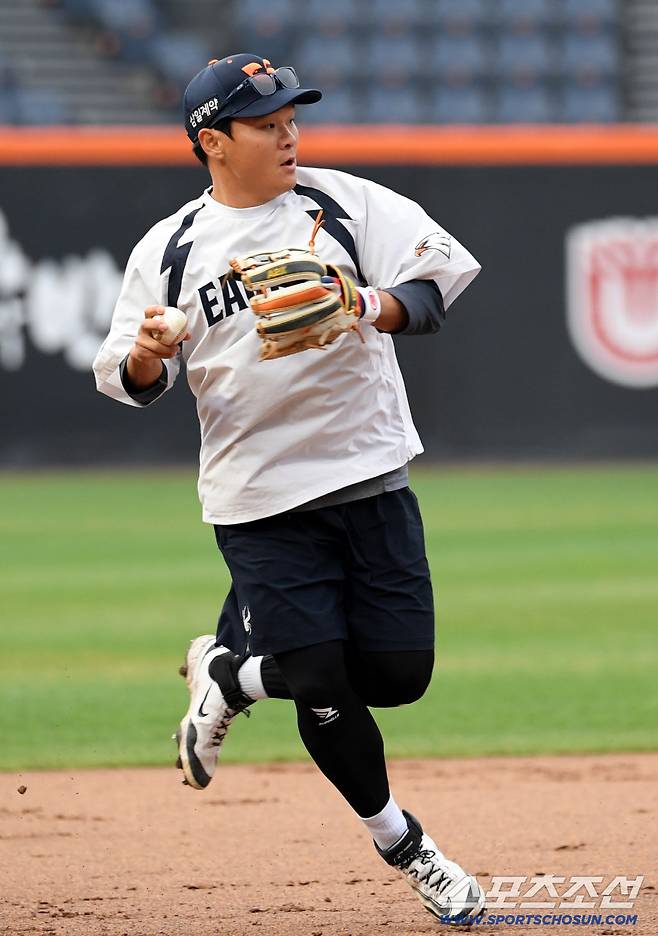 10일 대전 한화생명볼파크에서 열린 한화와 KIA의 경기. 한화 김태연이 수비 훈련을 하고 있다. 대전=박재만 기자 pjm@sportschosun.com/2026.04.10/