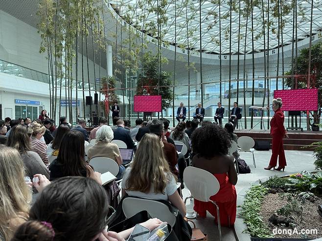 버진애틀랜틱 런던-인천 취항 기념으로 한국을 찾은 영국 기자들. 김상준 기자 ksj@donga.com