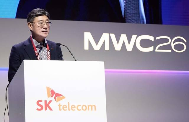 정재헌 SK텔레콤 사장이 MWC 2026 부대행사로 열린  인공지능 데이터센터(AI DC) 컨퍼런스에서 기조연설을 하고 있다. SKT 제공