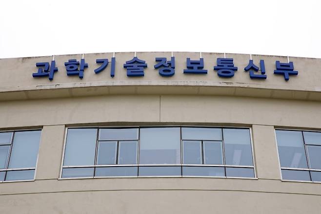 뉴시스
