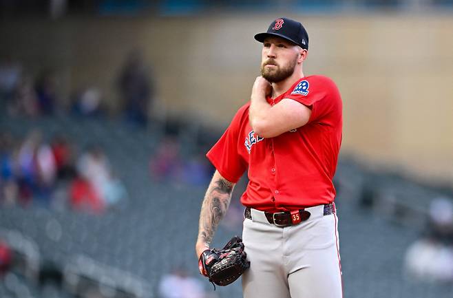 <yonhap photo-2982="">14일(한국시간) 열린 미네소타 트윈스 원정 경기에서 무려 11실점으로 무너진 개럿 크로셰. [AFP=연합뉴스]</yonhap>