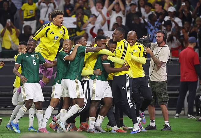 남아공 선수들이 지난 1일 열린 파나마 평가전에서 득점 후 환호하고 있다. 위고 브로스 남아공 감독은 최근 엔트리의 70%를 완성했다고 밝혔다. EPA=연합뉴스