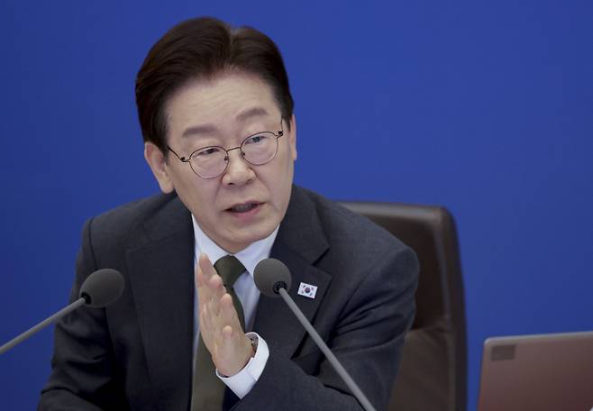 이재명 대통령이 14일 청와대에서 열린 국무회의 겸 비상경제점검회의에서 발언하고 있다. 연합뉴스