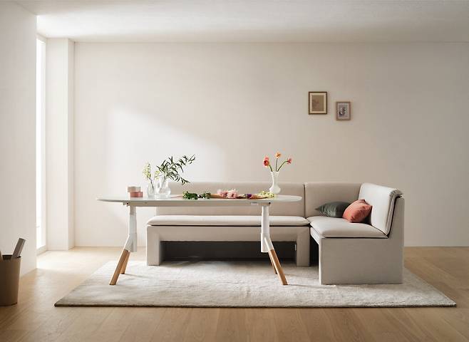 일룸 '업 모션 테이블'.  일룸