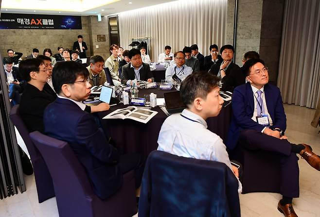 참석자들이 질의를 하고 있다.[강영국 기자]