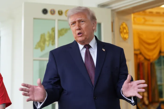 도널드 트럼프 미국 대통령이 13일(현지시간) 워싱턴 백악관에서 말하고 있다. (AP=연합뉴스)