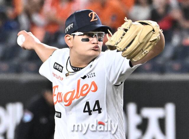 14일 오후 대전 한화생명볼파크에서 진행된 '2026 프로야구 KBO리그' 한화이글스와 삼성 라이온즈의 경기.한화 김서현이 역투하고 있다./대전 = 송일섭 기자