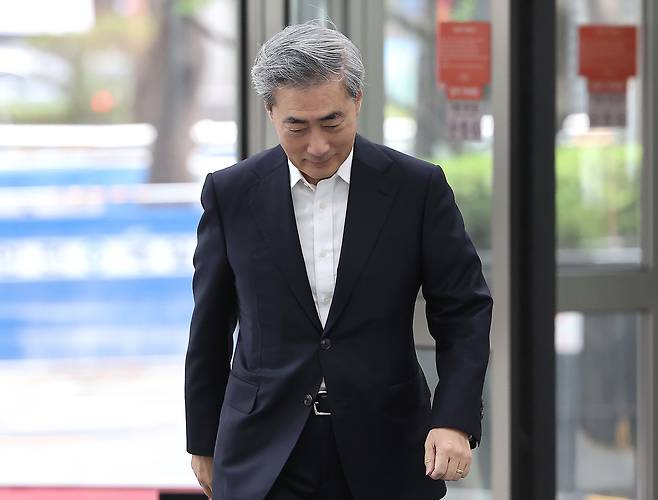 신현송 한국은행 총재 후보자가 6일 서울 중구 한화금융플라자에 마련된 인사청문회 준비사무실로 출근하고 있다. [연합]