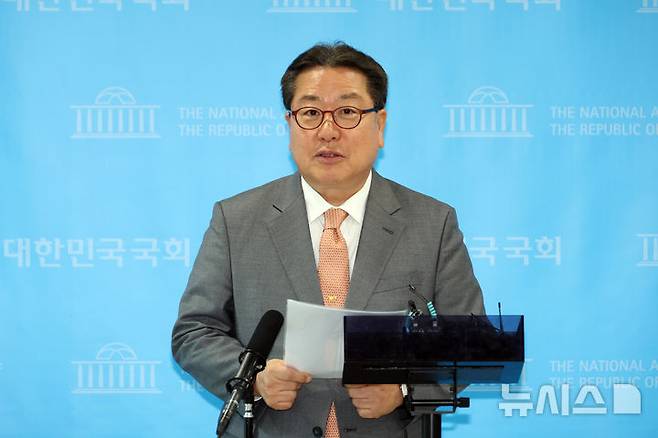 [서울=뉴시스] 고승민 기자 = 조광한 국민의힘 최고위원이 12일 서울 여의도 국회 소통관에서 경기도지사 경선 출마 기자회견을 하고 있다. 2026.04.12. kkssmm99@newsis.com