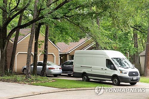 화염병 투척범 모레노-가마의 집 [AP=연합뉴스 제공]