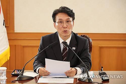 공명선거 관계장관회의, 발언하는 김민석 총리 (서울=연합뉴스) 이정훈 기자 = 김민석 국무총리가 14일 서울 종로구 정부서울청사에서 열린 공명선거 관계장관회의에서 발언하고 있다. 2026.4.14 uwg806@yna.co.kr