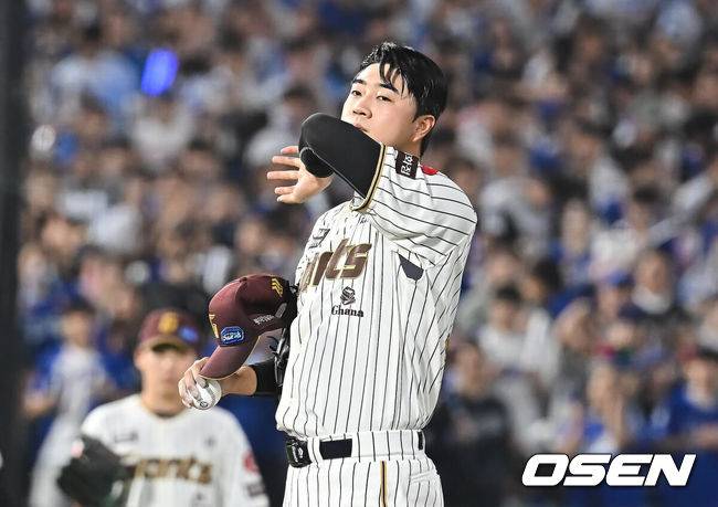 [OSEN=부산, 이석우 기자] 롯데 자이언츠 윤성빈 038 2025.09.26 / foto0307@osen.co.kr