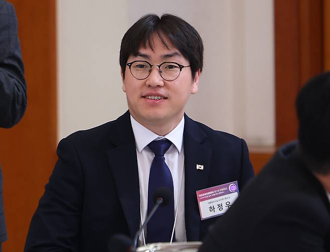 하정우 AI미래기획수석이 4월9일 청와대에서 열린 국민경제자문회의 제1차 전체 회의에 참석해 있다. ⓒ연합뉴스