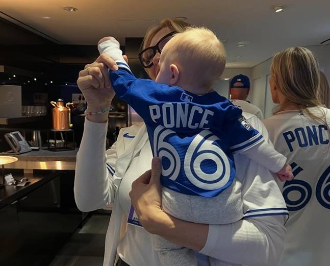 폰세의 복귀전 당시의 모습으로 보인다. /사진=폰세 와이프 엠마 폰세 SNS