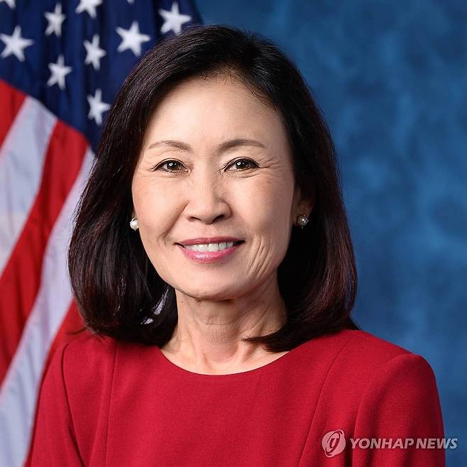 트럼프, 2기 첫 주한美대사에 한국계 미셸 박 스틸 지명 (서울=연합뉴스) 도널드 트럼프 미국 대통령이 13일(현지시간) 2기 트럼프 행정부 첫 주한미국대사 후보로 한국계 여성 정치인인 미셸 박 스틸(한국명 박은주) 전 연방 하원의원을 지명했다. 백악관은 이날 홈페이지를 통해 주한미국대사 지명을 발표하고 연방 상원에 인준을 요청했다.
    사진은 연방하원 의원 시절 미셸 박 스틸. 2026.4.14 [미셸 박 스틸 의원 페이스북 캡처. 재판매 및 DB 금지] photo@yna.co.kr