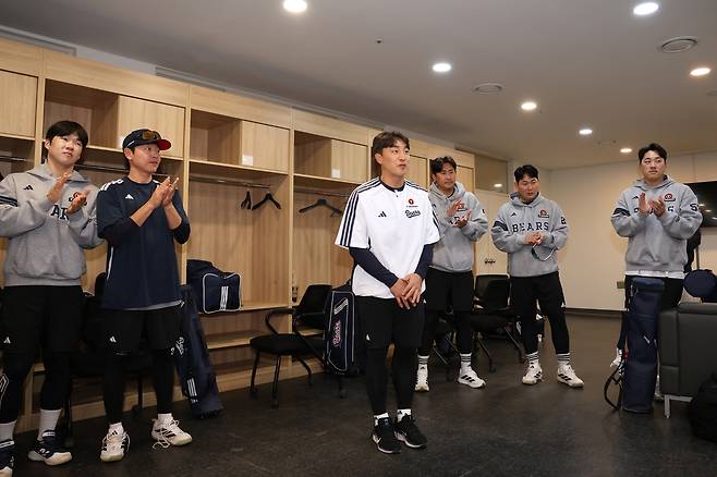 14일 SSG 랜더스전을 앞두고 진행한 손아섭과 두산 베어스 선수들의 상견례 [두산 베어스 제공. 재판매 및 DB 금지]