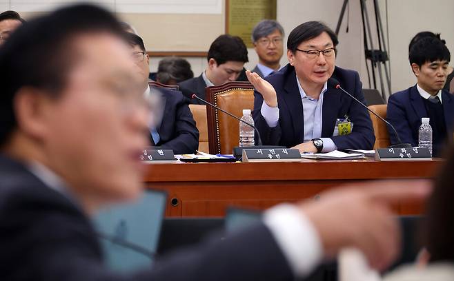 ▲ 지난 14일 국회 '윤석열 정권 정치검찰 조작기소 의혹 사건 진상규명' 국정조사특별위원회에서 열린&nbsp;쌍방울&nbsp;대북 송금 사건 관련 청문회에서 증인으로 출석한 이화영 전 경기도 평화부지사가 의원 질의에 답하고 있다.. /연합뉴스