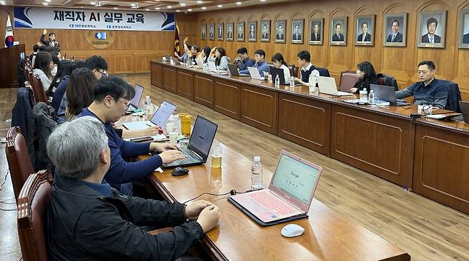 포항상공회의소가 ‘생성형 AI 실무, 재무회계’ 과정을 주제로 재직자 대상 AI 교육을 실시했다. /포항상공회의소 제공