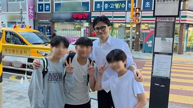 한동훈 전 대표는 14일 부산 북구 만덕동의 한 아파트로 전입신고를 하고, 이곳 출마를 공식화했다. 한동훈 전 대표 페이스북 갈무리