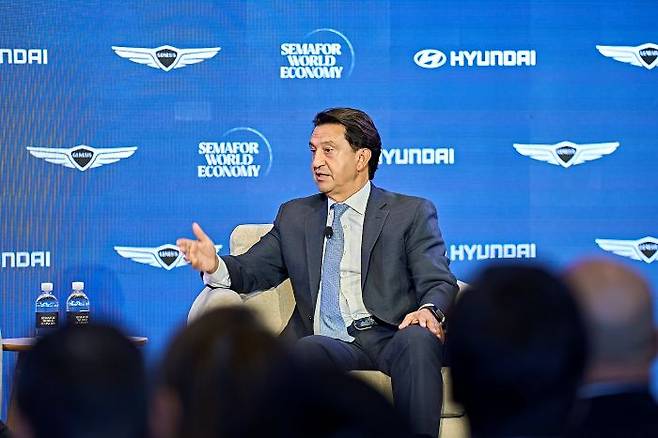 호세 무뇨스(José Muñoz) 사장이 현지시간 14일(화) 진행된 ‘2026 세마포 월드 이코노미(Semafor World Economy)’ 미래 모빌리티(Future of Mobility) 트랙 세션에서 발언하는 모습 /제공=현대자동차