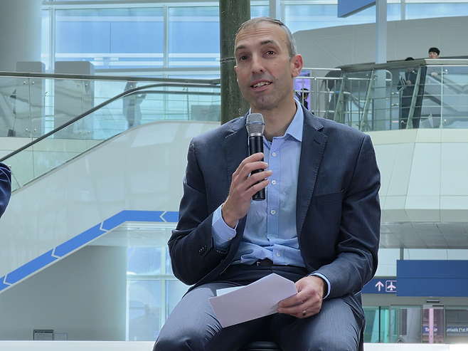 ▲14일 오전 11시 데이브 기어(Dave Geer) 버진 애틀랜틱 최고상업책임자(CCO)가 인천국제공항 제2여객 터미널에서 열린 런던 히스로-인천 직항 노선 취항 기념 기자 간담회에서 발언하는 모습. 사진=박규빈 기자